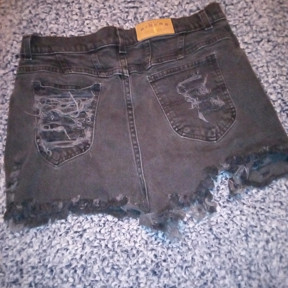 🌻5/$10 Cut off Jean Shorts - Picture 3 of 3